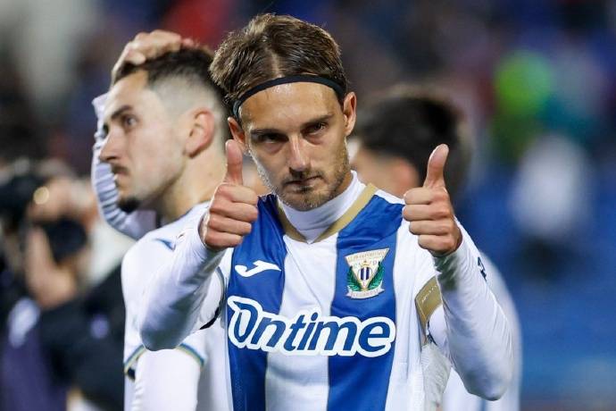 西甲联赛：巴塞罗那凭借着赛恩斯的乌龙球，客场 1-0 战胜莱加内斯