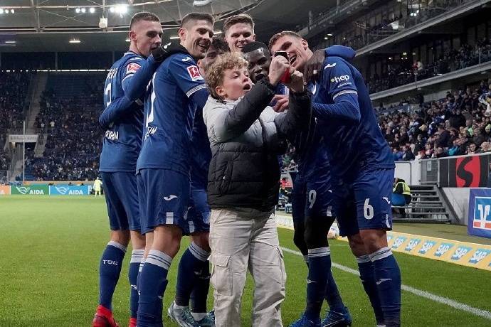 德甲前瞻：弗赖堡vs霍芬海姆（2025年4月19日）