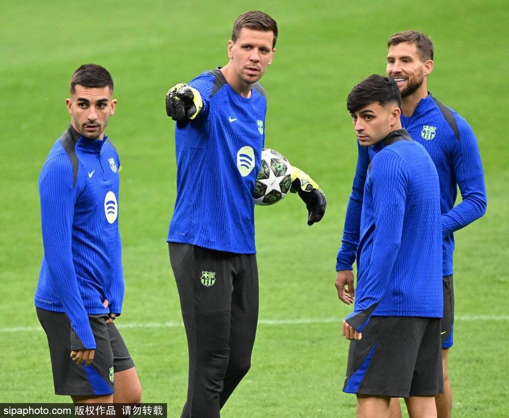 巴萨女足冲第四冠，LaLiga“神操作”抢戏欧冠决赛？球迷：脸都不要了！