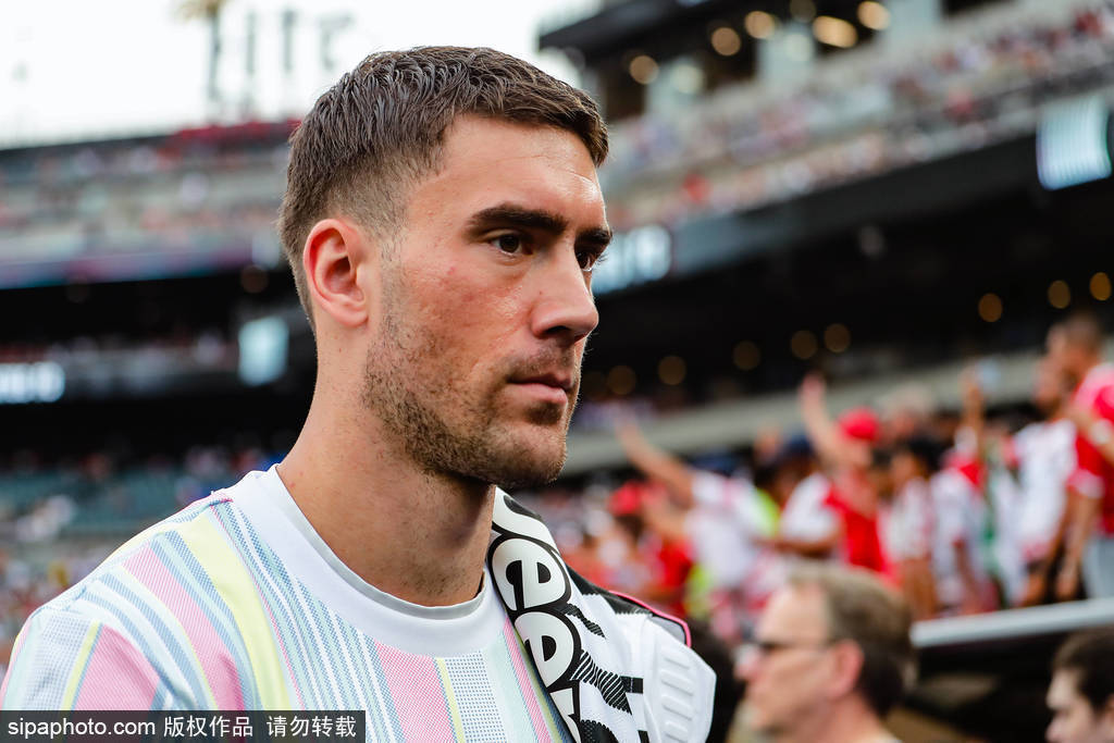 乔纳森·大卫:法甲金靴,尤文新星的崛起